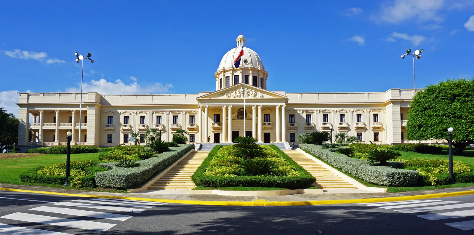 Imagen de archivo: Palacio Nacional, Santo Domingo, 2018; no muestra empresas beneficiarias ni el acto de firma.