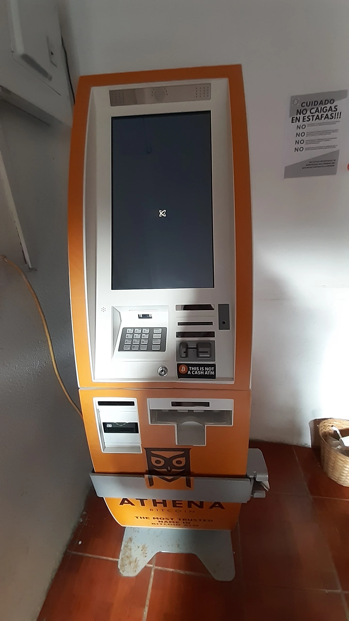 Archivo: cajero Athena Bitcoin en El Zonte, El Salvador, junio de 2021. Contexto del uso de criptoactivos en el país; no muestra Sivar ni sus puntos de retiro.