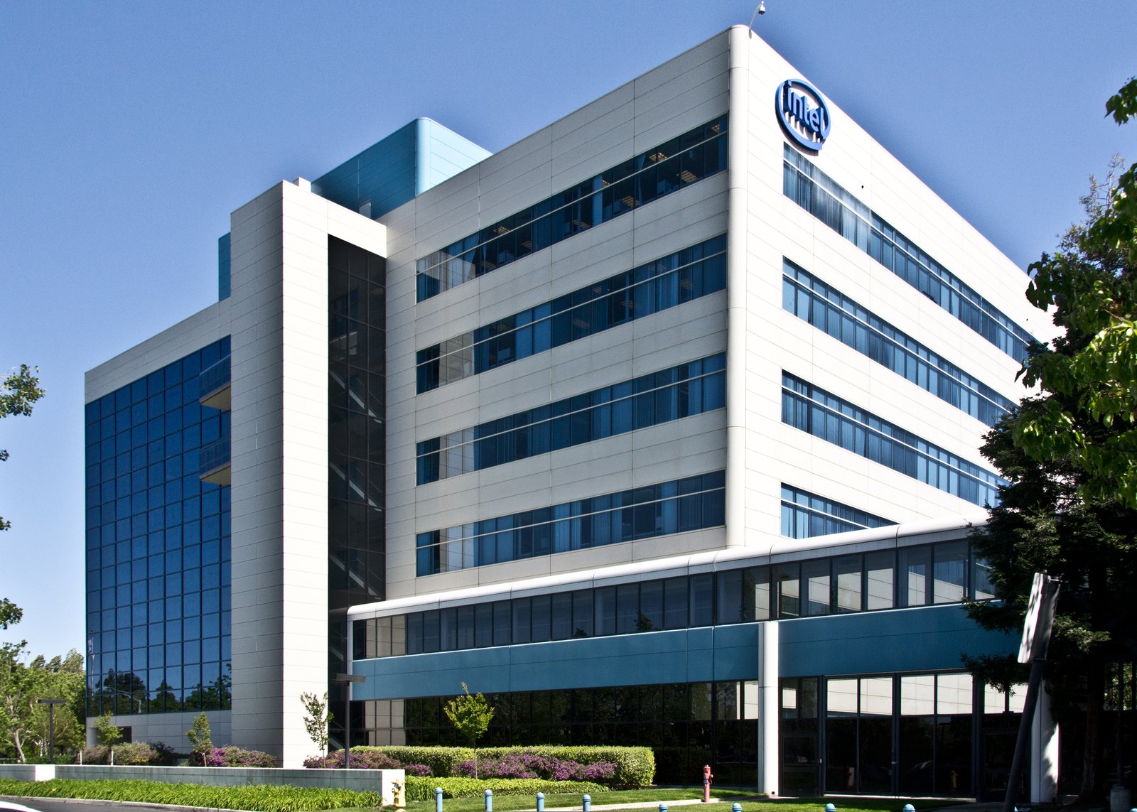 Marca Intel en su sede Robert Noyce de Santa Clara