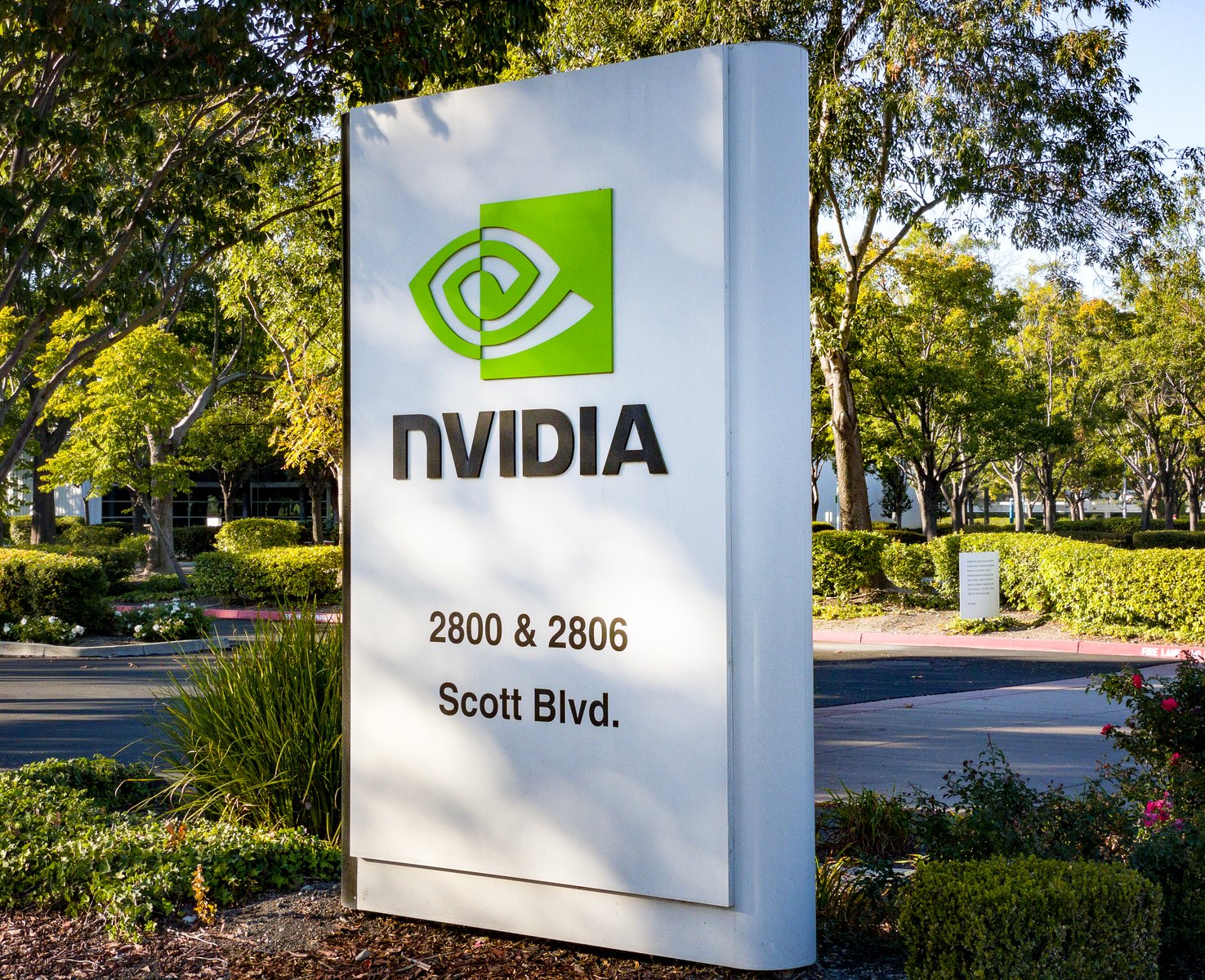 Cartel NVIDIA delante de su sede en Santa Clara